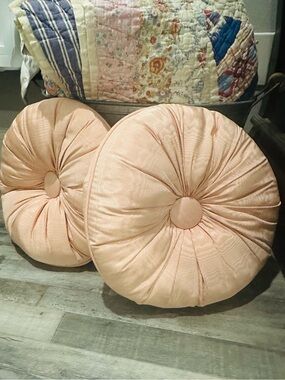 Classic Round Decorative Pillow - Ballet Pink